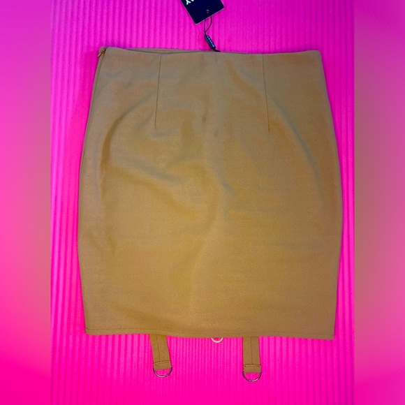 Super cute brand new mini skirt - Picture 2 of 3